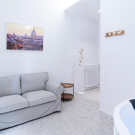 White Home Suite And Rooms Rom Exterior foto