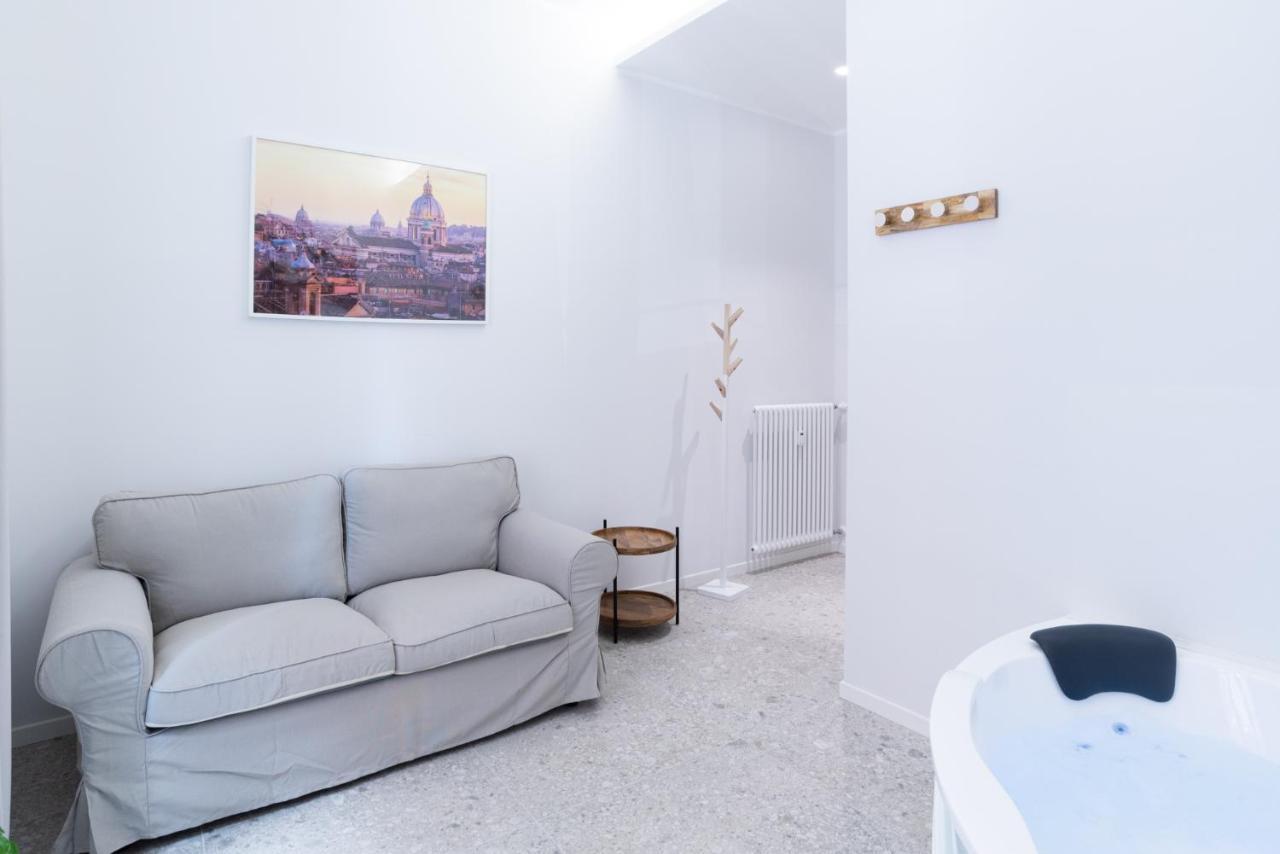 White Home Suite And Rooms Rom Exterior foto
