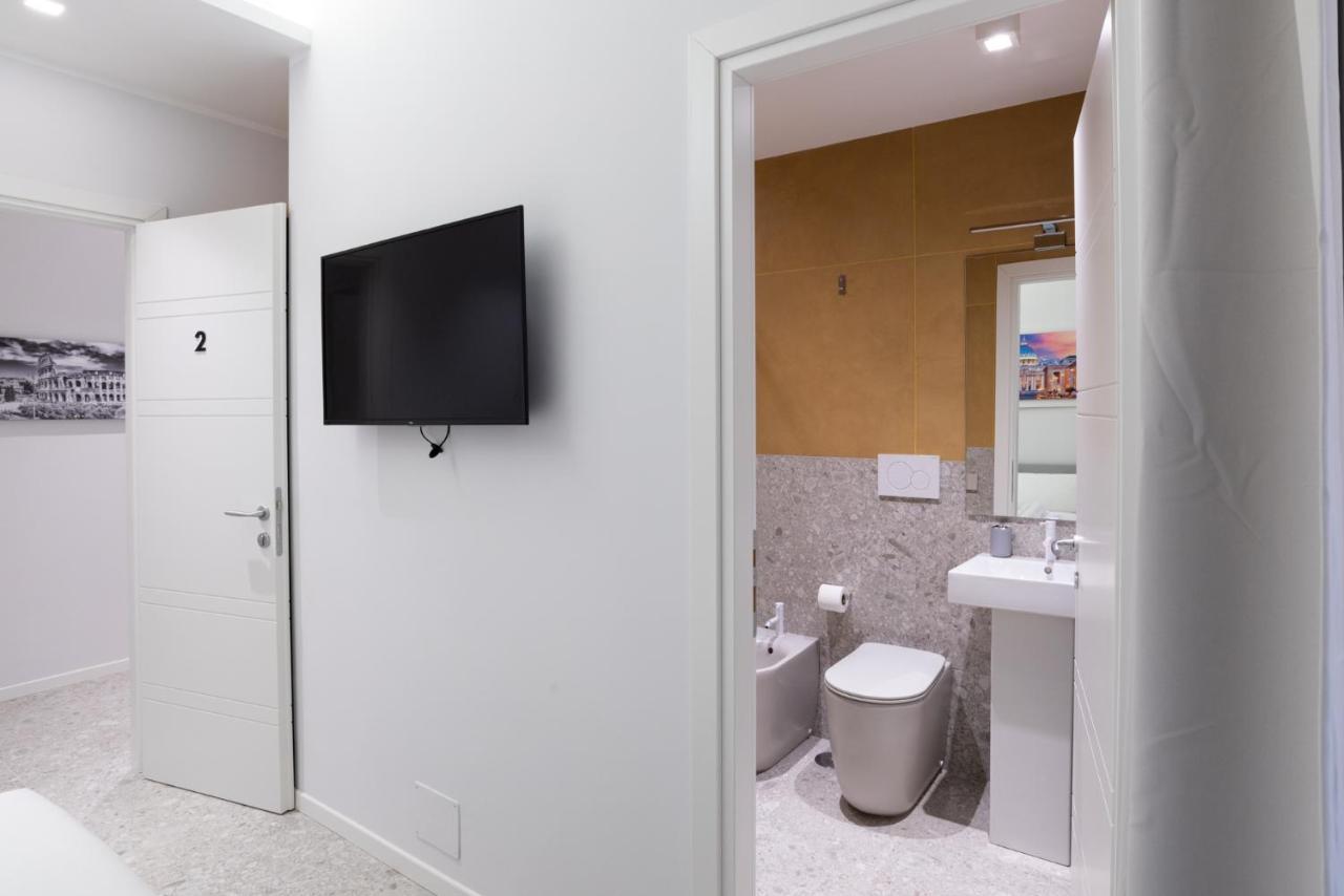 White Home Suite And Rooms Rom Exterior foto