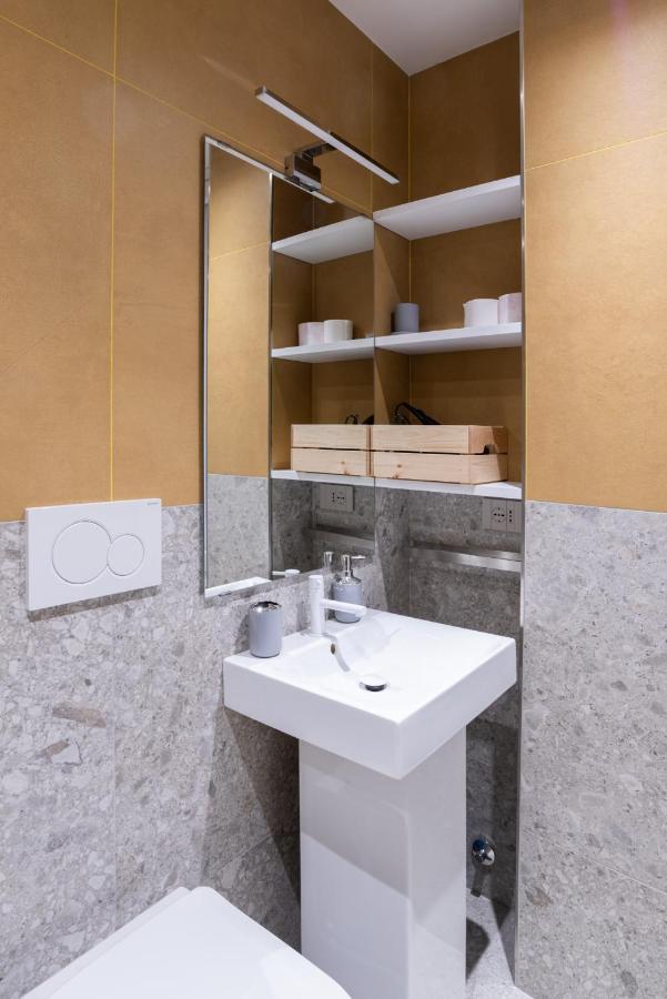 White Home Suite And Rooms Rom Exterior foto