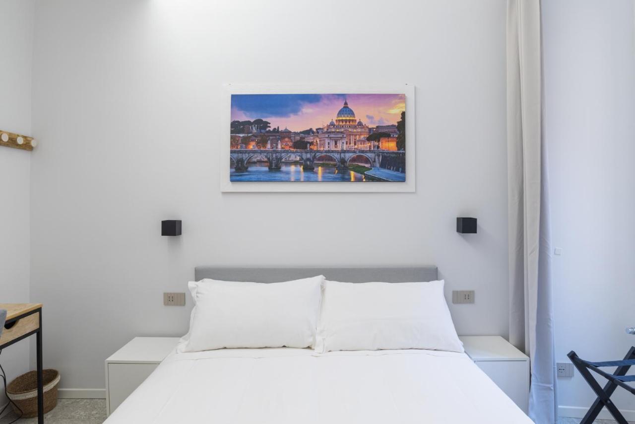 White Home Suite And Rooms Rom Exterior foto