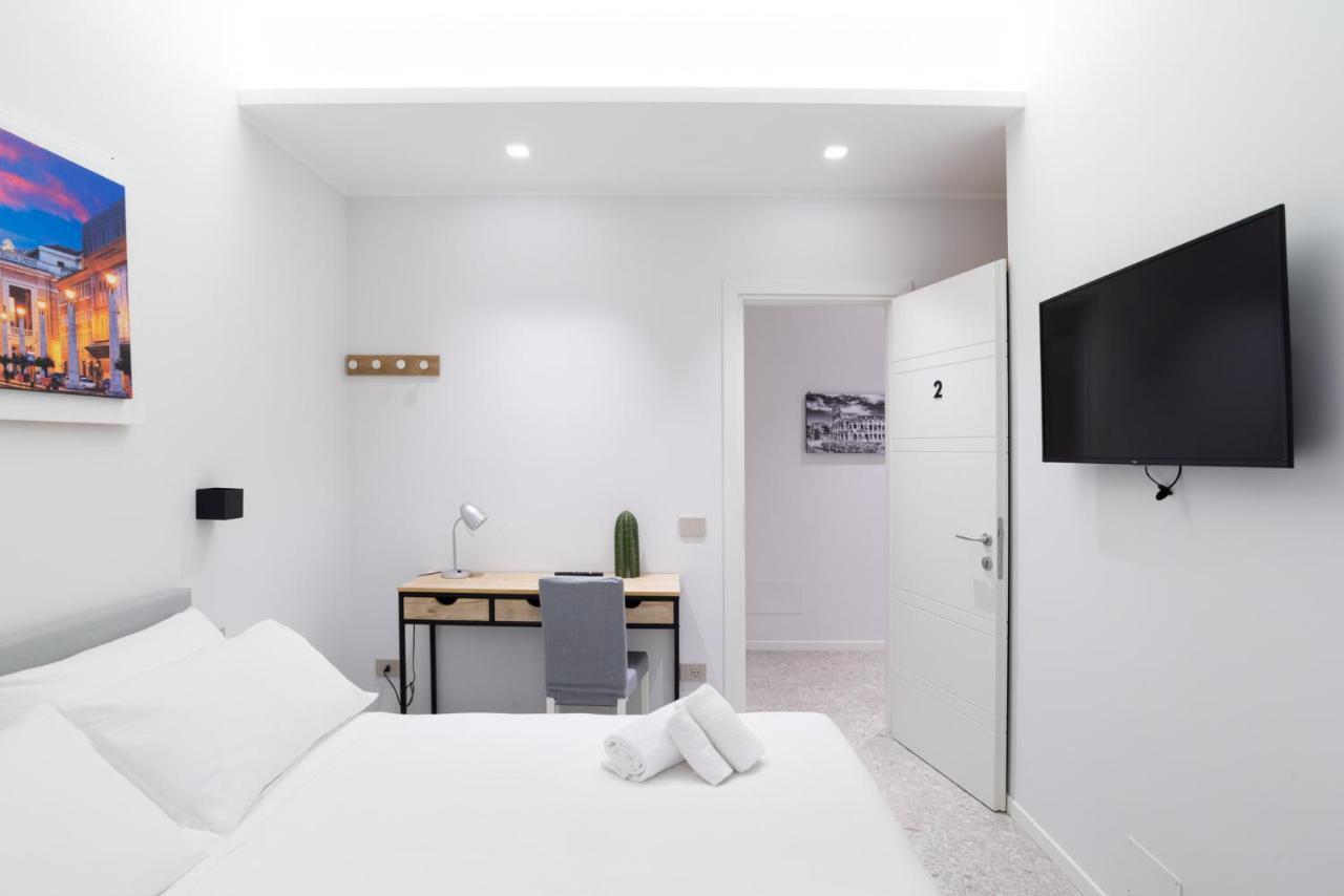 White Home Suite And Rooms Rom Exterior foto