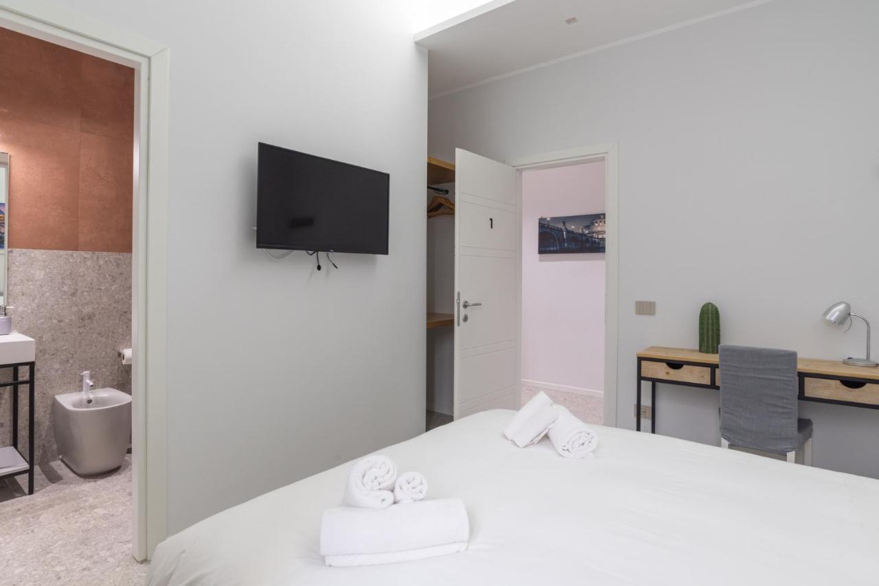 White Home Suite And Rooms Rom Exterior foto